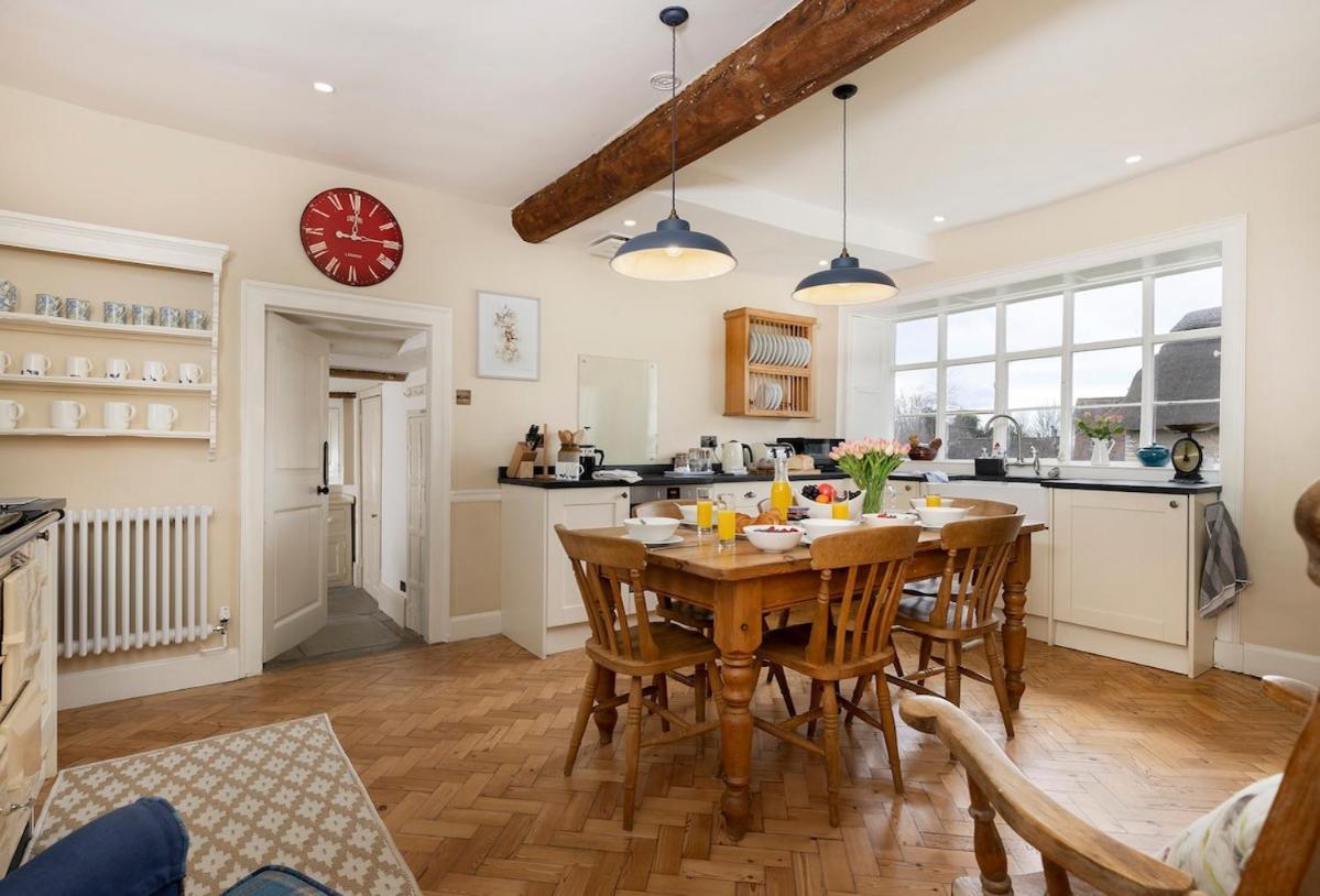 Beautiful Cotswold Farmhouse With Hot Tub Манчестер Экстерьер фото