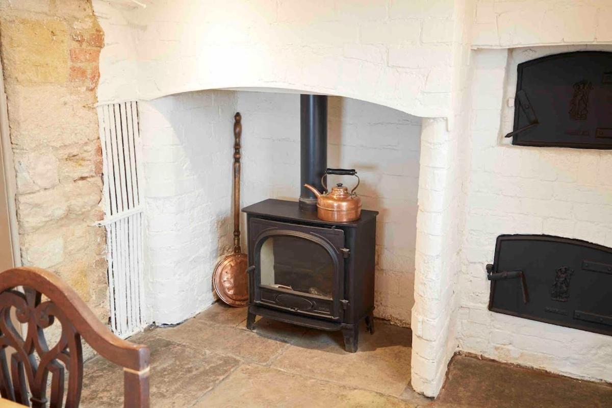 Beautiful Cotswold Farmhouse With Hot Tub Манчестер Экстерьер фото
