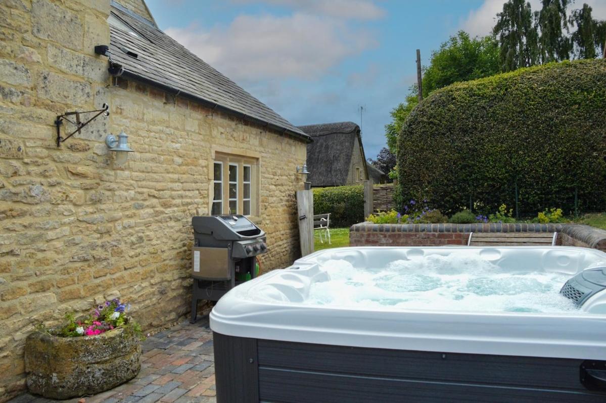 Beautiful Cotswold Farmhouse With Hot Tub Манчестер Экстерьер фото