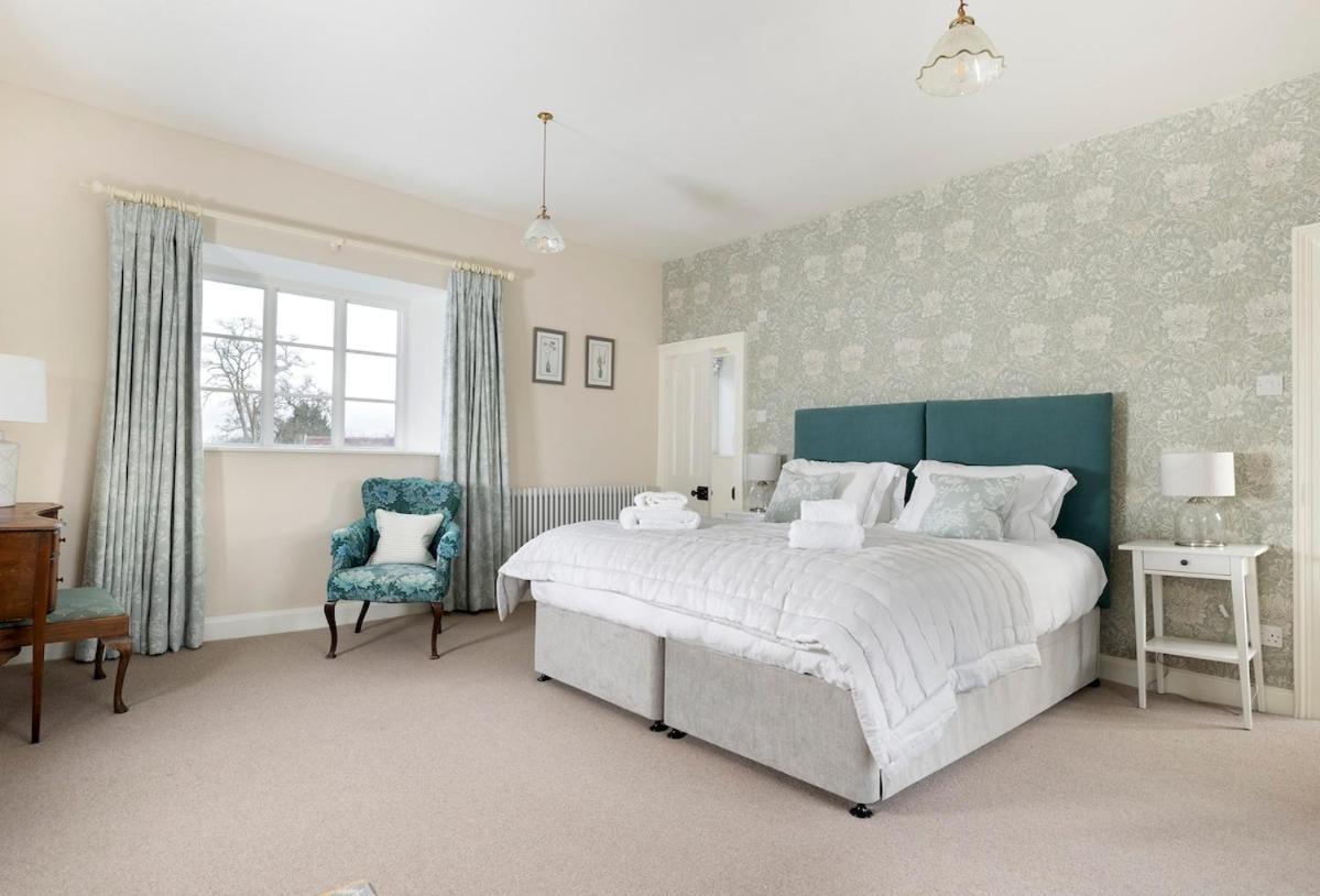 Beautiful Cotswold Farmhouse With Hot Tub Манчестер Экстерьер фото