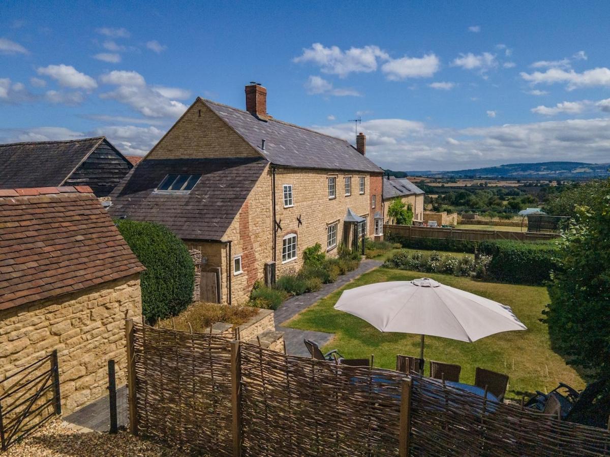 Beautiful Cotswold Farmhouse With Hot Tub Манчестер Экстерьер фото