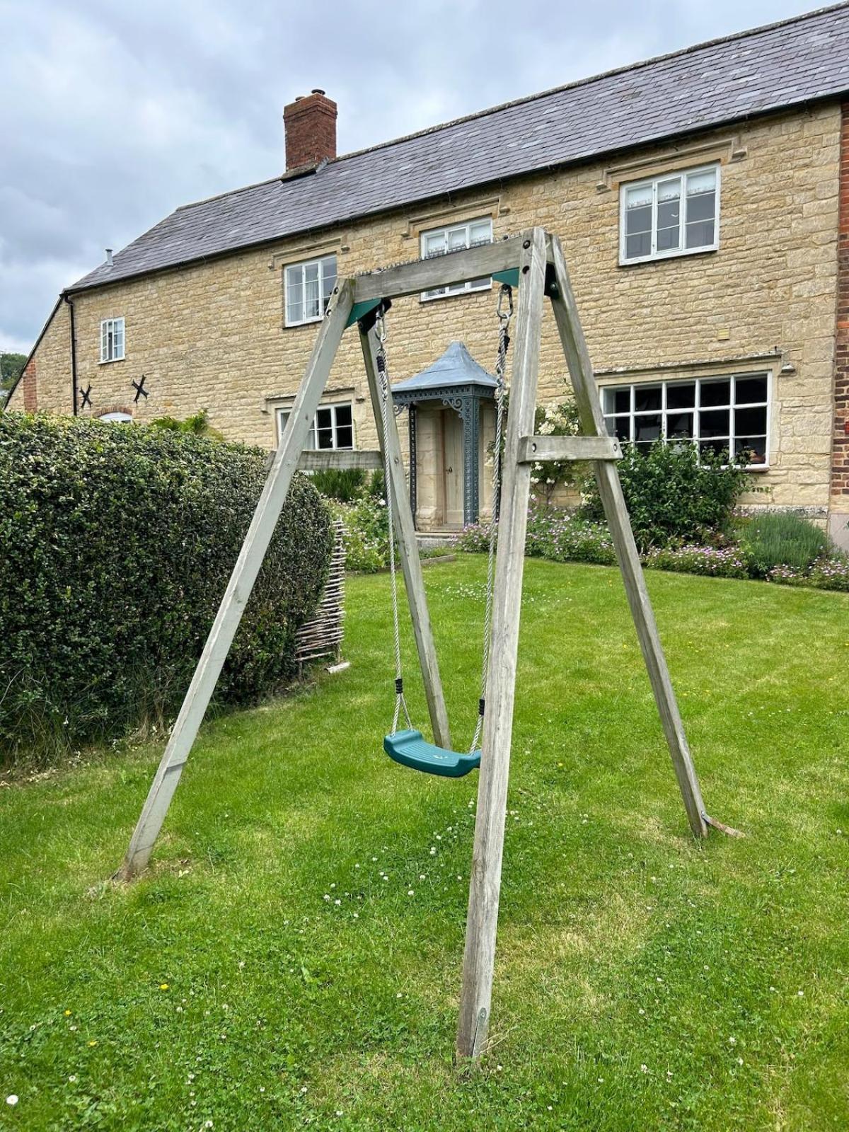 Beautiful Cotswold Farmhouse With Hot Tub Манчестер Экстерьер фото